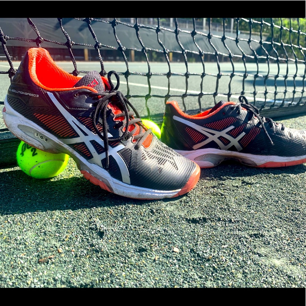 Women’s ASICS Court Tennis Shoes Size 9